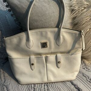 Dooney & Bourke White Leather Tote with Sophisticated Design